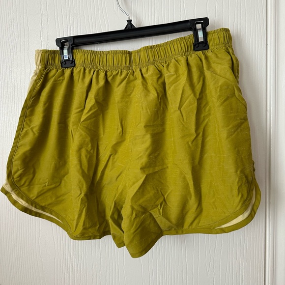 Nike Dry Fit green running shorts - Picture 6 of 6